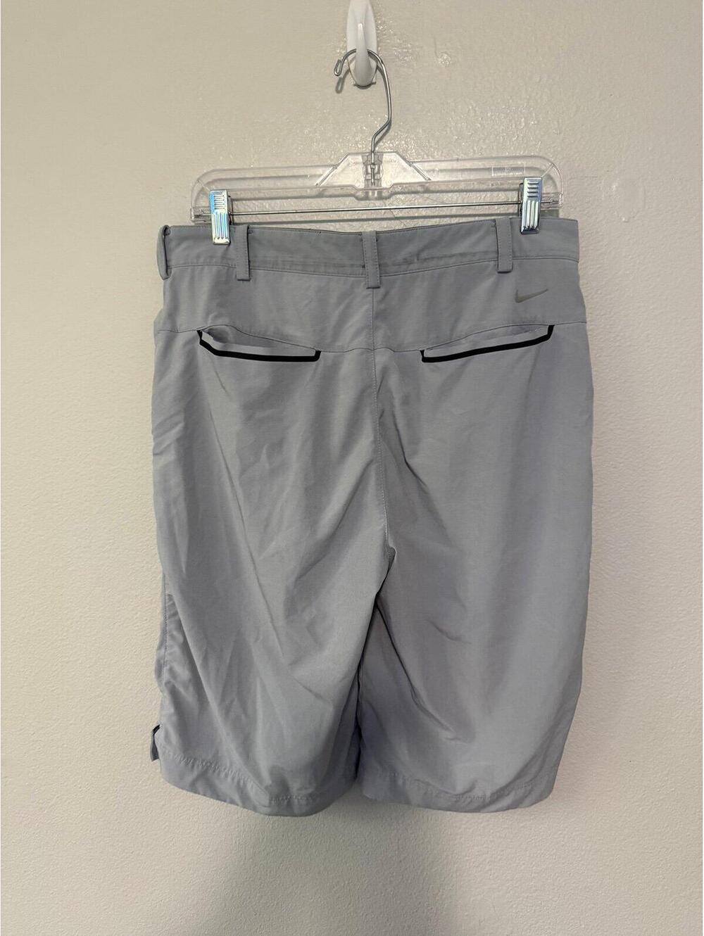 Nike Men’s golf shorts size 30  flawed